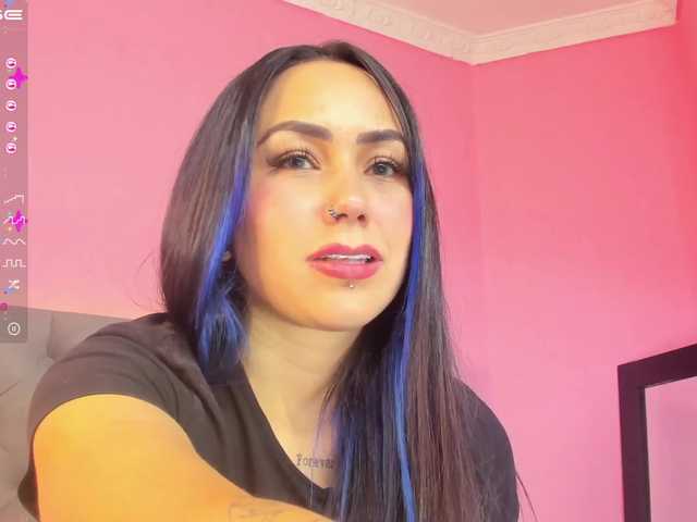 Live sex webcam photo for emily-princes #272909872