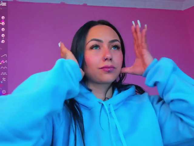 Live sex webcam photo for emily-princes #273274531