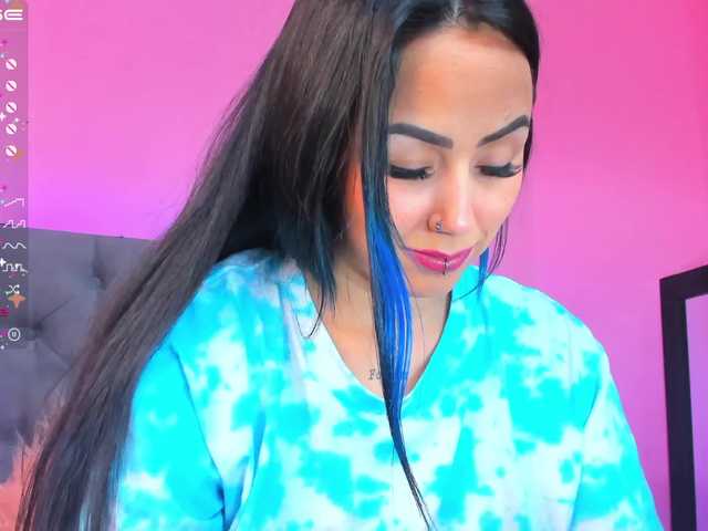 Live sex webcam photo for emily-princes #273487579