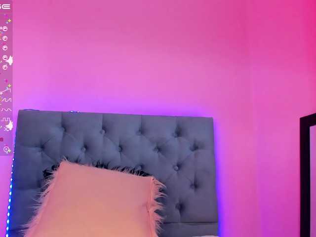 Live sex webcam photo for emily-princes #273541943