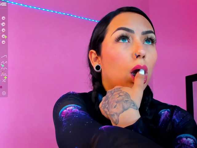 Live sex webcam photo for emily-princes #273703010