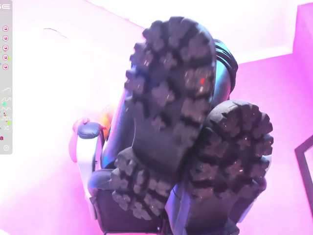 Live sex webcam photo for emily-princes #273767403