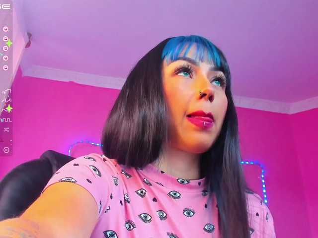 Live sex webcam photo for emily-princes #273889877