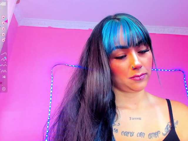 Live sex webcam photo for emily-princes #274058356