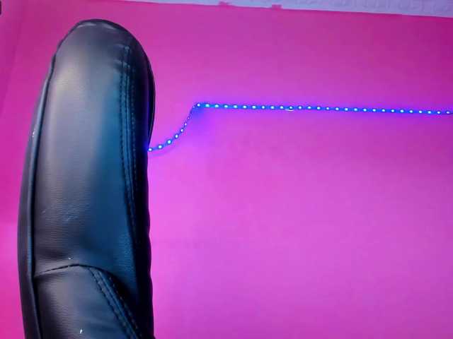 Live sex webcam photo for emily-princes #274069736