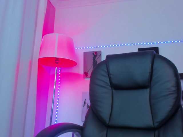 Live sex webcam photo for emily-princes #274404385