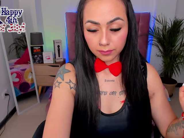 Live sex webcam photo for emily-princes #275633195