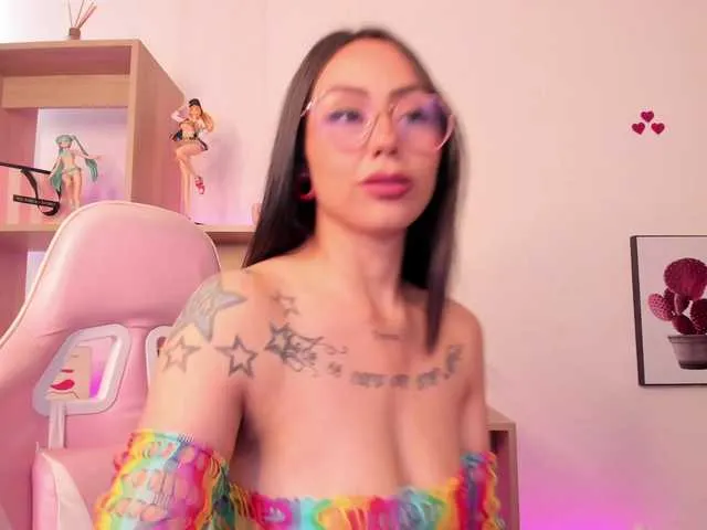 Live sex webcam photo for emily-princes #290474389