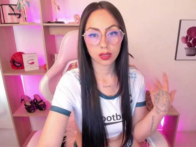 Live sex webcam photo for emily-princes #290481538