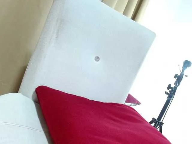 Live sex webcam photo for emily-saenz #275882714