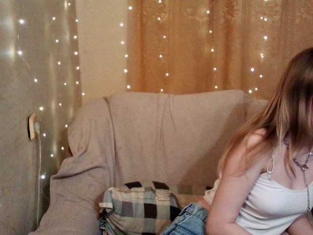 Live sex webcam photo for emily-shyx #277570307