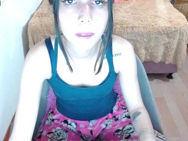 Live sex webcam photo for emily-tay #274448214