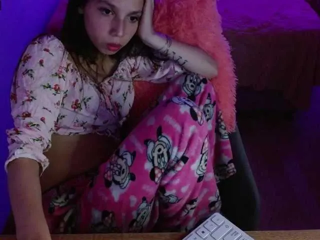 Live sex webcam photo for emily-tay #274479986