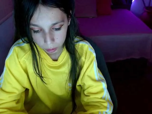 Live sex webcam photo for emily-tay #274551658