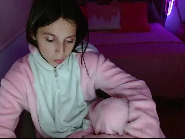 Live sex webcam photo for emily-tay #274850411