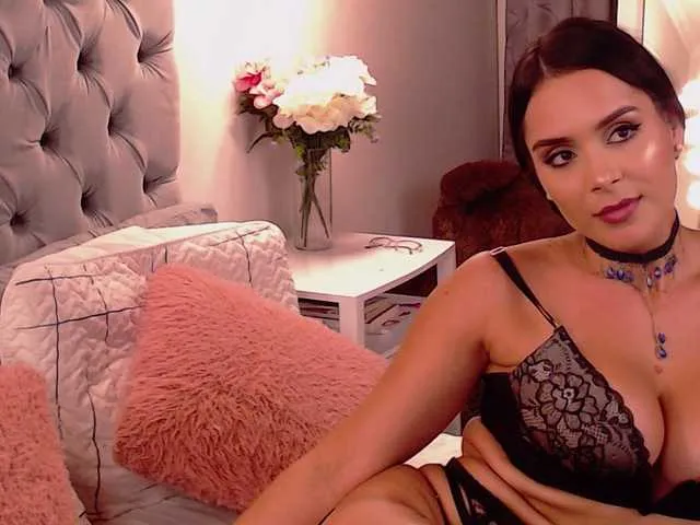 Live sex webcam photo for EmilyBonnet #272601986