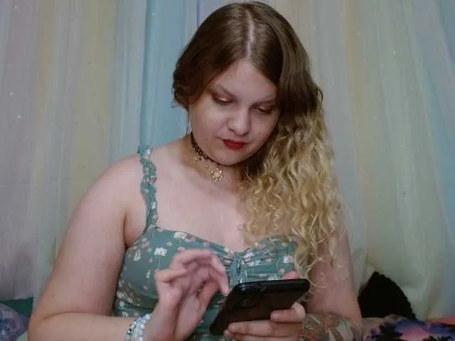 Live sex webcam photo for emilyhaze #276655383