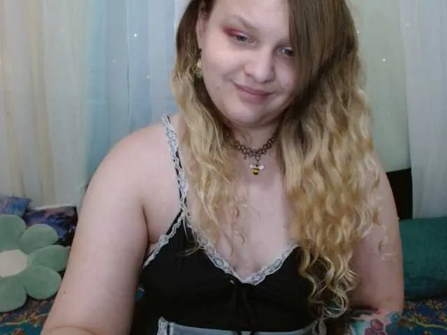 Live sex webcam photo for emilyhaze #276876215