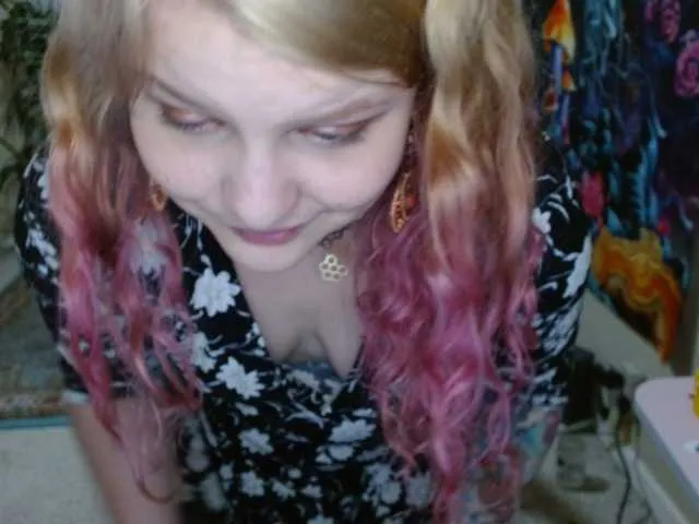 Live sex webcam photo for emilyhaze #277296855