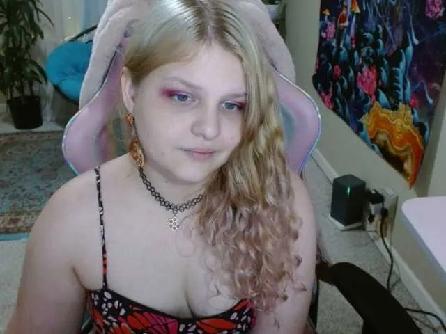 Live sex webcam photo for emilyhaze #277486921