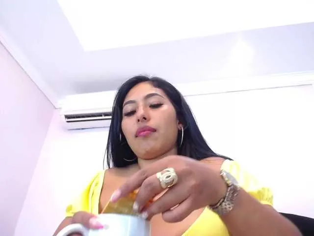 Live sex webcam photo for emilyjohnson3 #272749836