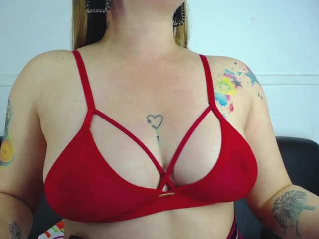 Live sex webcam photo for emilypoppy #272792716