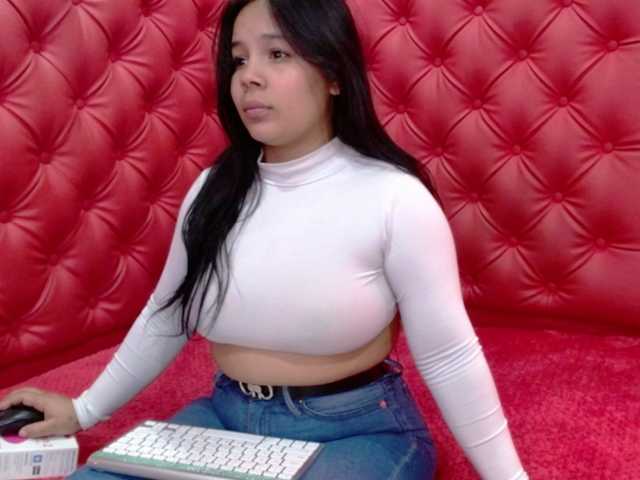 Live sex webcam photo for emilyqueen3xx #275445608