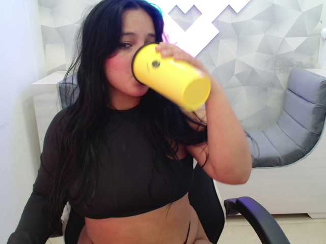 Live sex webcam photo for emilyqueen3xx #275571949