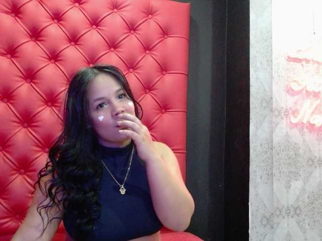 Live sex webcam photo for emilyqueen3xx #276029700