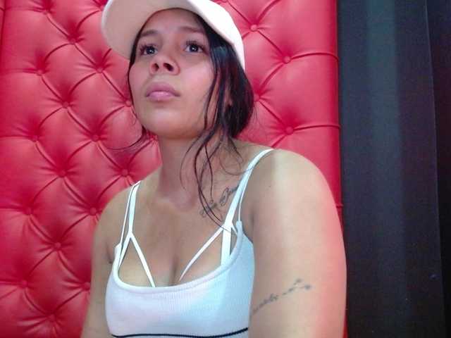 Live sex webcam photo for emilyqueen3xx #276411372