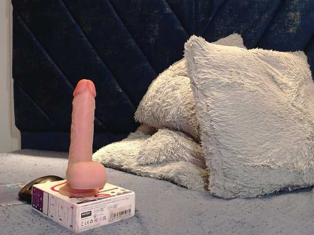 Live sex webcam photo for emilyqueen3xx #276796196