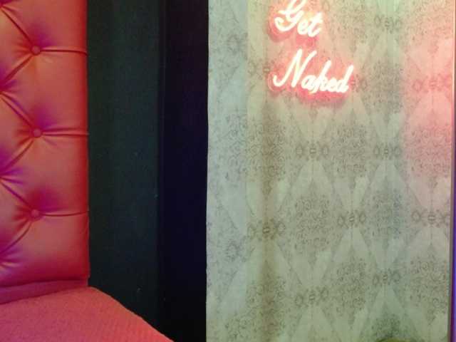 Live sex webcam photo for emilyqueen3xx #277054181