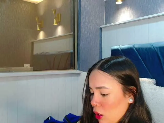 Live sex webcam photo for emilyqueen3xx #291742744