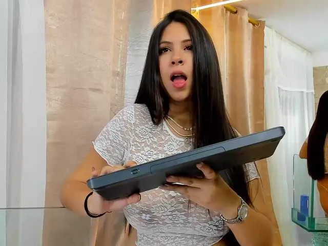 Live sex webcam photo for emliedeluna #276159023