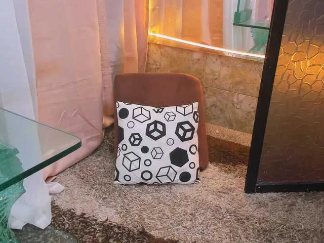 Live sex webcam photo for emliedeluna #276310521