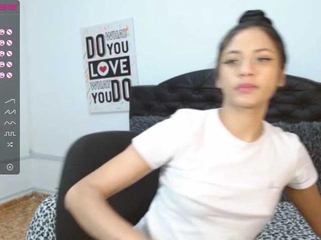 Live sex webcam photo for emma-53 #272901816