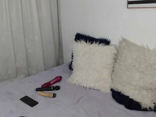 Live sex webcam photo for emma-53 #272913401