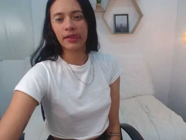 Live sex webcam photo for emma-53 #273186285