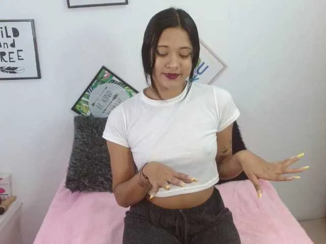 Live sex webcam photo for emma-53 #273744404