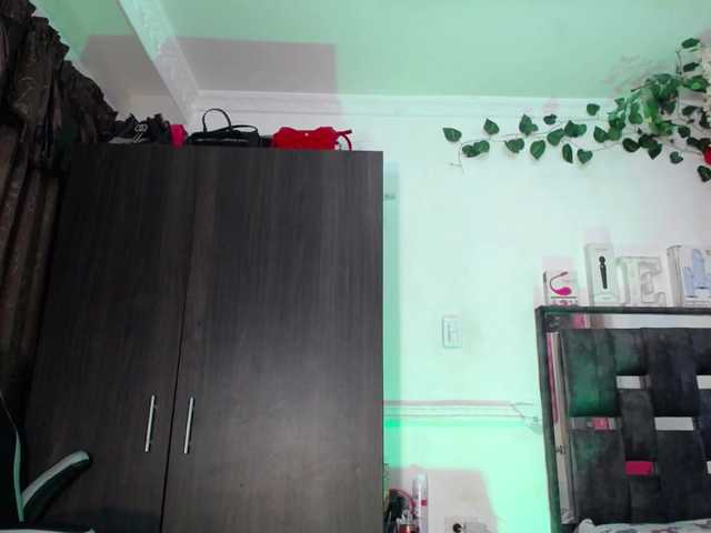 Live sex webcam photo for emma-hoot1 #290961803