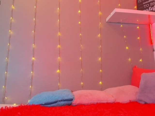 Live sex webcam photo for emma-jones-1 #272855630