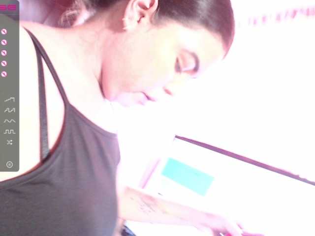 Live sex webcam photo for emma-lo #271778319