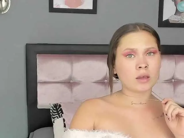 Live sex webcam photo for emma-taylory #272183239