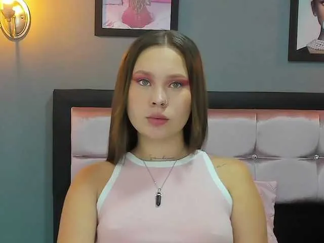 Live sex webcam photo for emma-taylory #272230458