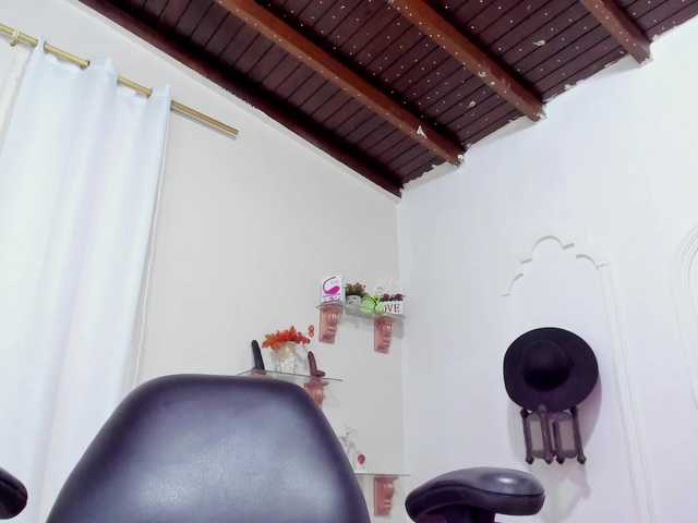 Live sex webcam photo for EmmaEspinoza #275639676