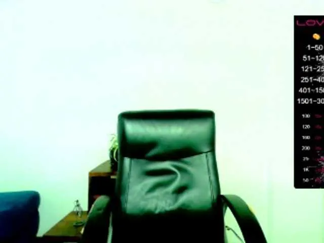 Live sex webcam photo for emmaherby1 #273404577