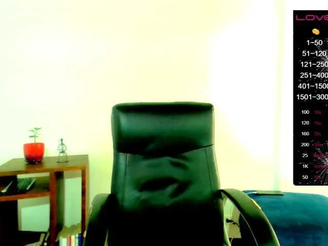 Live sex webcam photo for emmaherby1 #273451784