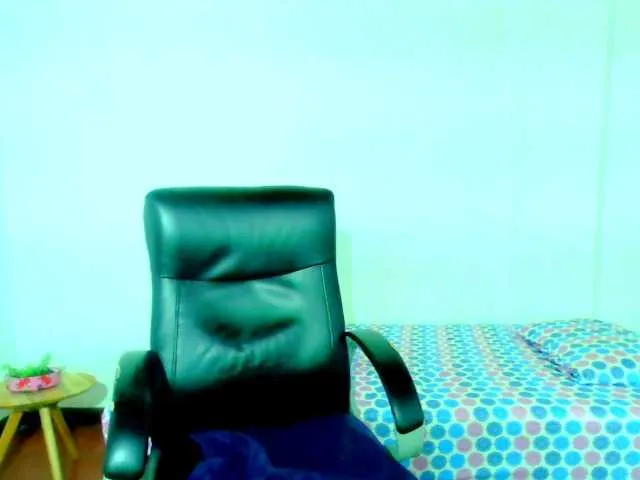 Live sex webcam photo for emmaherby1 #274620677