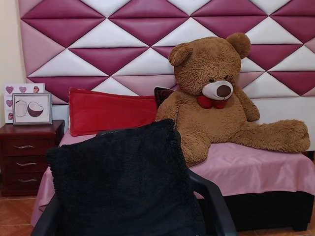 Live sex webcam photo for emmajonzlx #291308136