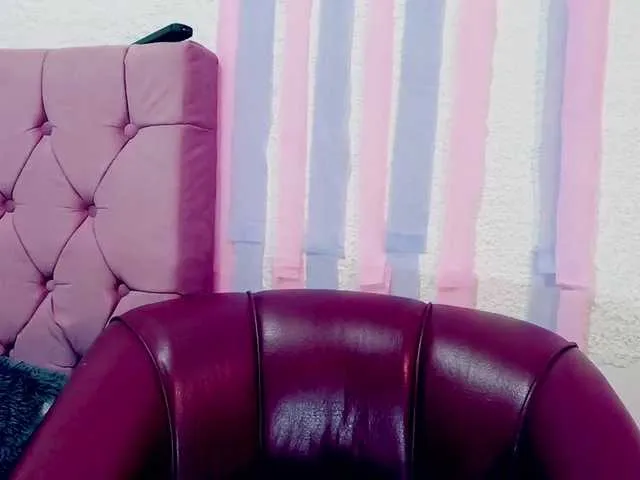 Live sex webcam photo for emmaluna #272497165